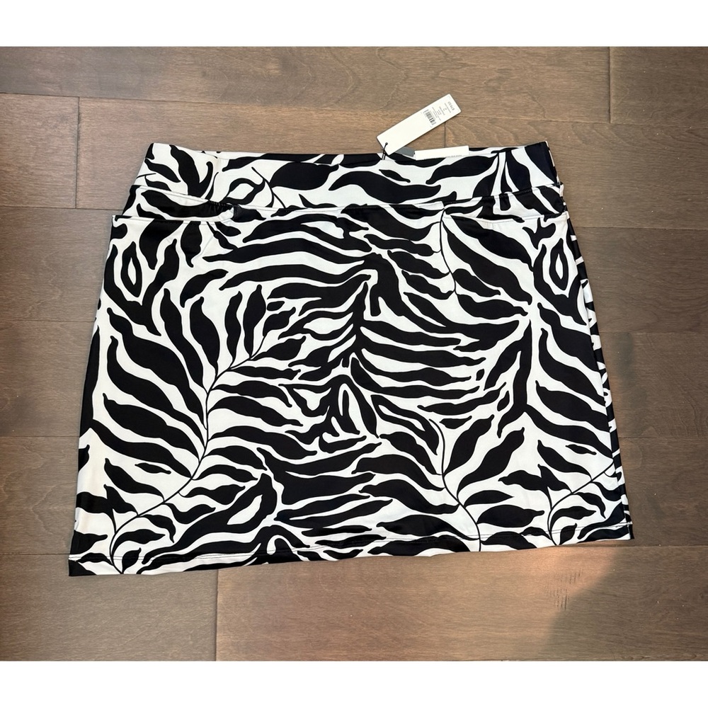 NWT Chico's Zenergy UPF Black and White Zebra Print Golf Skort 12-14  Chicos 2
